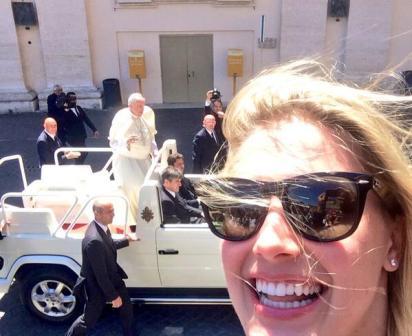 Eugenie Bouchard with the Pope