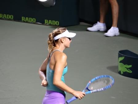 Sharapova beaten by Gavrilova, back pain