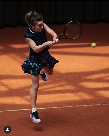Nike's beehive faux polo and floral skirt for Simona Halep's title defense at Garros - Women's Blog