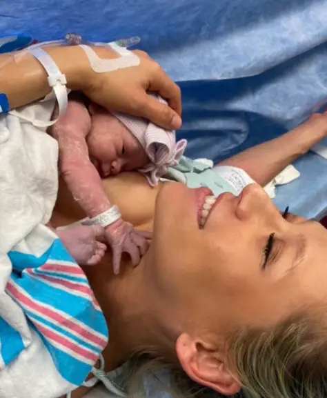 Report: Kournikova Gives Birth To Twins