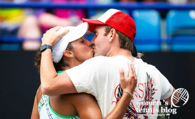 Madison Keys kisses fiance Bjorn Fratangelo after winning the Eastbourne final