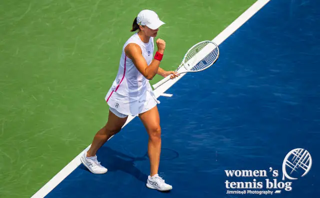 Iga Swiatek wore Asics tennis shoes during her first-round match at the Omnium Banque Nationale