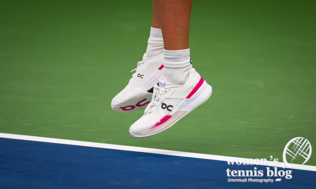Closeup: Iga Swiatek's On tennis shoes