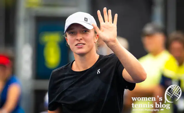 Iga Swiatek waves to photographer at the National Bank Open