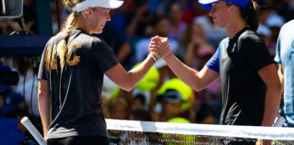 Caroline Wozniacki and Iga Swiatek shake hands at the net after their joint practice at the 2023 US Open
