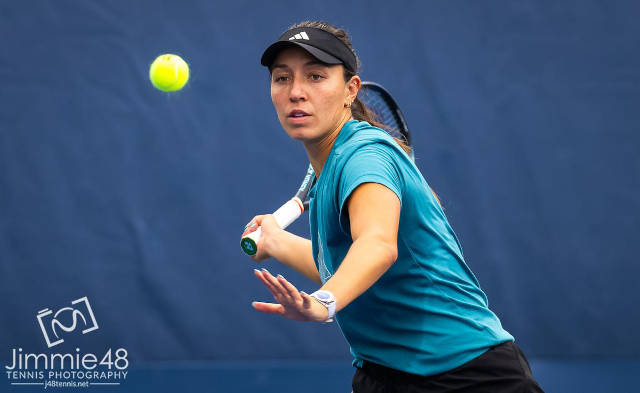 Jessica Pegula wearing De Bethune watch during a practice session in New York