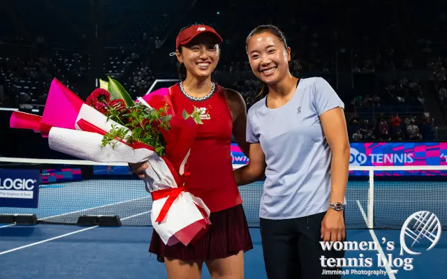 Misaki Doi poses with Kurumi Nara after playing the last match of her career