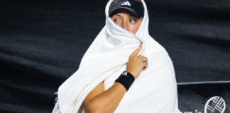 Jessica Pegula covers herself with a towel at the WTA Finals in Cancun