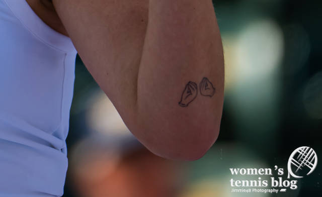Pavlyuchenkova's Italian hand gesture tattoo