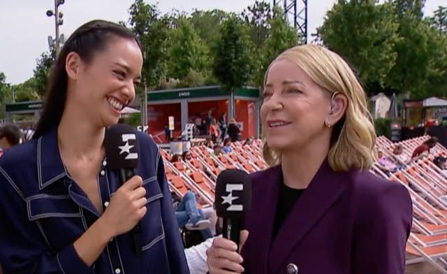 Chris Evert chats with Alize Lim at Roland Garros 2024
