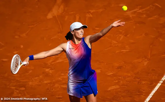 Iga Swiatek in On apparel at Roland Garros