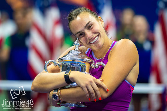 Aryna Sabalenka at the 2024 US Open trophy ceremony