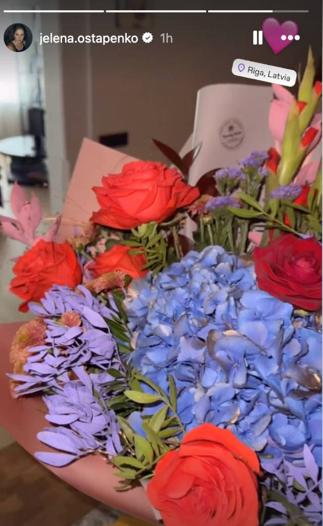 Flowers that Jelena Ostapenko received probably from her boyfriend