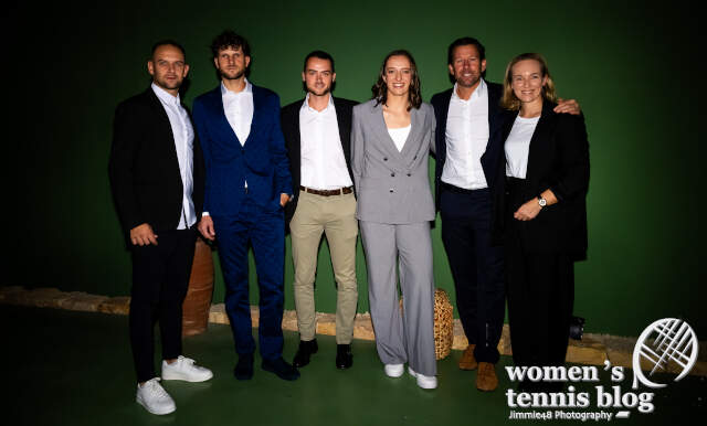 Iga Swiatek with her team at the 2024 WTA Finals dinner