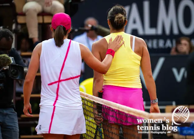The back of Iga Swiatek's white On outfit in 2024