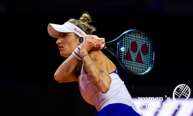 Marketa Vondrousova playing with Yonex racquet