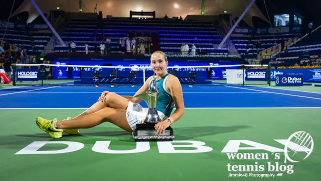 Mirra Andreeva poses with her Dubai trophy