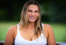 Aryna Sabalenka in Nike sports bra