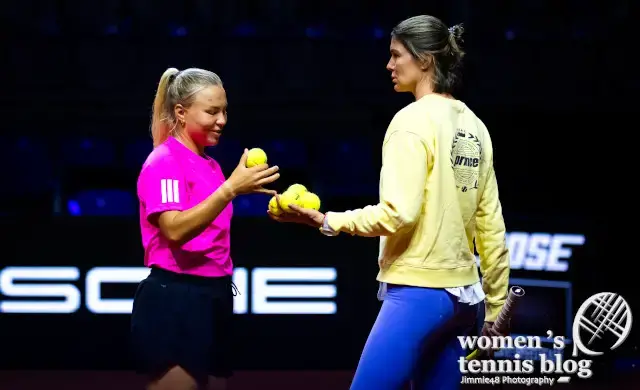 Diana Shnaider practices with new coach Dinara Safina in Stuttgart