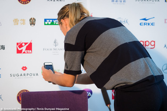 Sharapova photographs the Sugarpova logo at the 2017 Tianjin Open