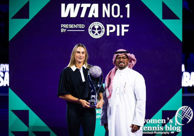 Aryna Sabalenka presented with the WTA No.1 trophy