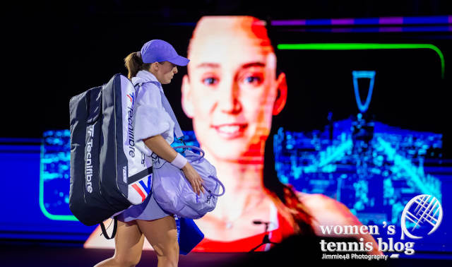 Iga Swiatek falls to Elena Rybakina in Riyadh