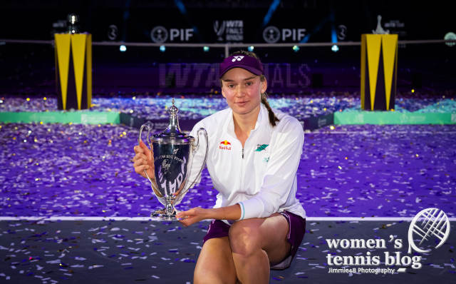 Elena Rybakina with the WTA Finals Riyadh trophy